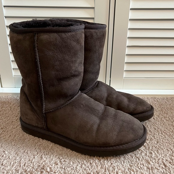 UGG Shoes - UGG Classic Short Chocolate Boot Size 9 Womens